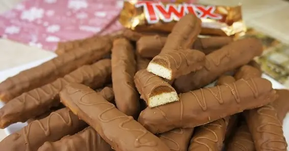 Left vs right Twix Difference